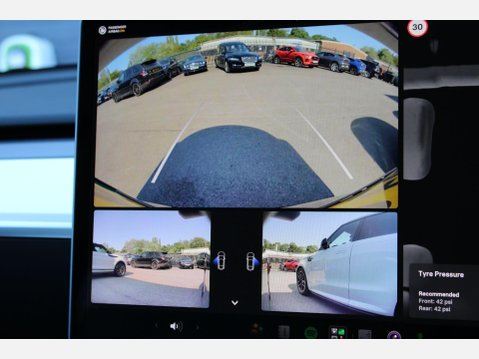 Tesla Model Y LONG RANGE 22