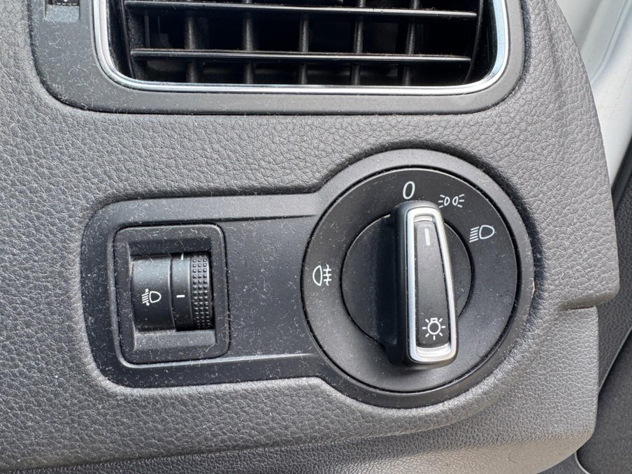 2015 Volkswagen Polo — image 20