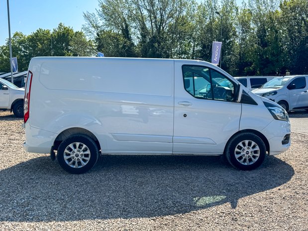 Ford Transit Custom SWB L1H1 [SOLD MT] Low Roof Limited 280 Air Con Alloys Camera Sensors EURO 5