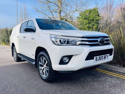 Toyota Hilux 2.4 D-4D Invincible Pickup Double Cab 4dr Diesel Auto 4WD Euro 6 (s/s) (TSS