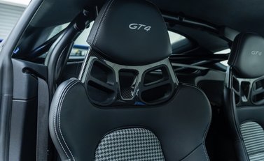 Porsche Cayman GT4 (718) 15