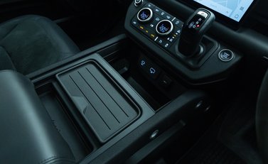 Land Rover Defender 90 V8 CARPATHIAN EDITION 24