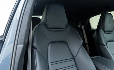 Porsche Cayenne Turbo GT 12