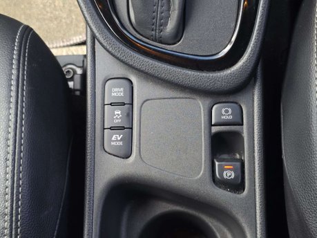 Toyota Yaris 1.5 VVT-h Dynamic Hatchback 5dr Petrol Hybrid E-CVT Euro 6 (s/s) (116 ps) 40