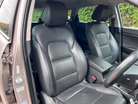 Hyundai TUCSON 2.0 CRDi Premium Auto 4WD Euro 6 5dr 13