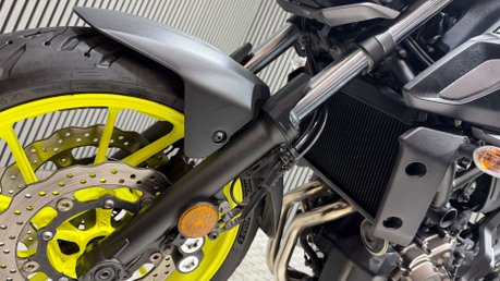 Yamaha MT-07 MT07 2018 ONLY 7K 1 OWNER FULL AKRAPOVIC LONG MOT 700CC 21