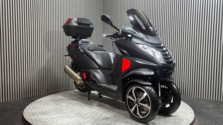 Peugeot Metropolis 400 RXR 2017 ONLY 10K 3 WHEELER TRIKE CAR LICENCE LONG MOT 2