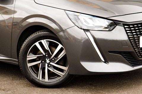 Peugeot 208 PURETECH ALLURE PREMIUM S/S 11