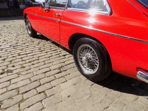 MG B GT 16