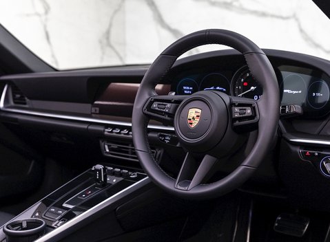 Porsche 911 (992) Targa 4 11