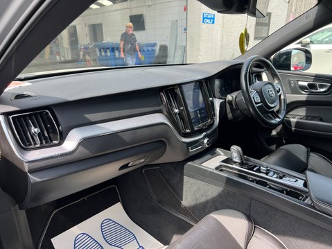 Volvo XC60 2.0 B4 MHEV R-Design SUV 5dr Diesel Hybrid Auto AW 15