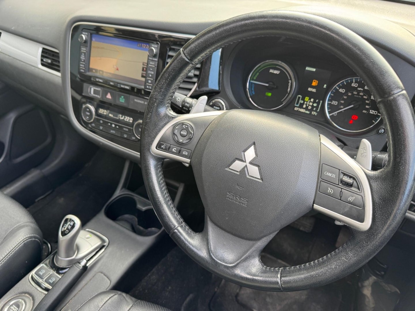 2015 Mitsubishi Outlander — image 2