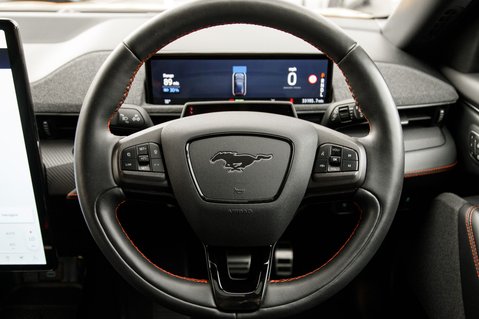 Ford Mustang Mach-E BASE 23