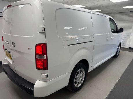 Vauxhall Vivaro 1.5 Vivaro 2900 Sportive S/S 32