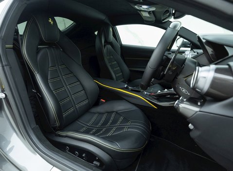 Ferrari 812 Superfast 10