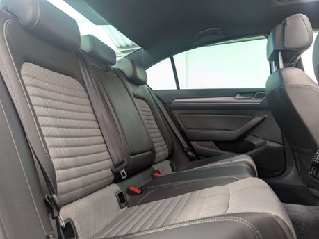 Volkswagen Passat 2.0 Passat R-Line TDI BlueMotion Technology Semi-Auto 4dr 49