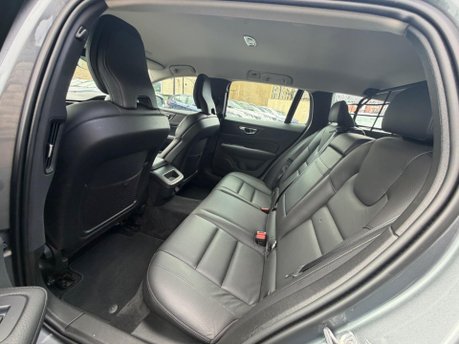 Volvo V60 B4 CROSS COUNTRY AWD MHEV 8