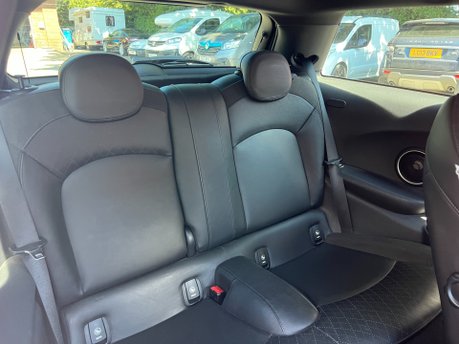 Mini Hatch 2.0 CHALLENGE 210 EDITION AUTOMATIC 3dr 23