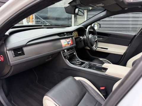 Jaguar XF 3.0d V6 S Saloon 4dr Diesel Auto Euro 6 (s/s) (300 ps) 26