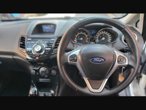 Ford Fiesta TITANIUM 25