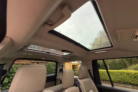 Land Rover Discovery 3.0 SD V6 HSE Luxury SUV 5dr Diesel Auto 4WD Euro 6 (s/s) (256 bhp) 63