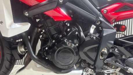 Triumph Street Triple R 2013 13K EXCELLENT CONDITION NEW MOT 675CC TRIPLE 11
