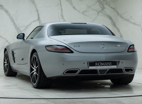 Mercedes-Benz SLS AMG GT 12