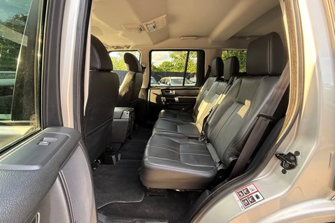 Land Rover Discovery SDV6 SE TECH - ULEZ COMPLIANT -FULL LR SERVICE HISTORY - 9 SERVICES -TOWBAR 17