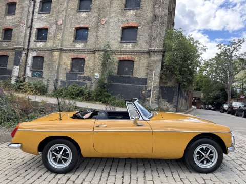 MG B ROADSTER 52