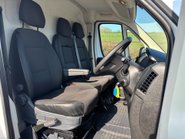Peugeot Boxer 333 L1 H1 120 ps BlueHdi Professional - Sat Nav & Air Con 4