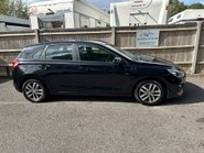 Hyundai i30 1.6 CRDI SE NAV 5 Dr 3