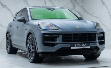 Porsche Cayenne TURBO E-HYBRID Coupe with GT Package 9