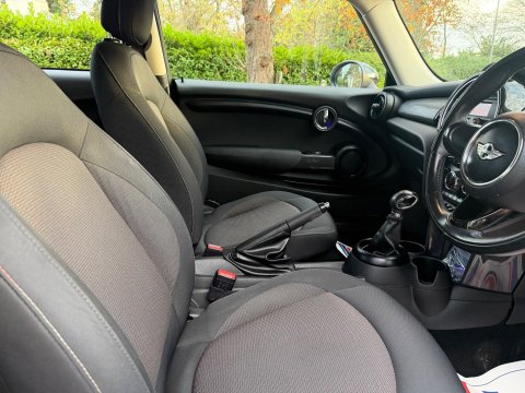 Mini Hatch 1.5 Cooper Auto Euro 6 (s/s) 3dr 17