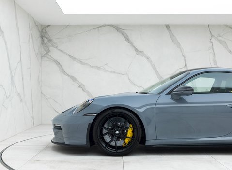 Porsche 911 (992) GT3 Touring 28