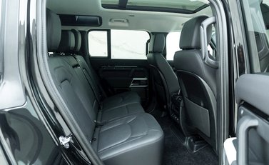 Land Rover Defender 110 XS Edition P400 13