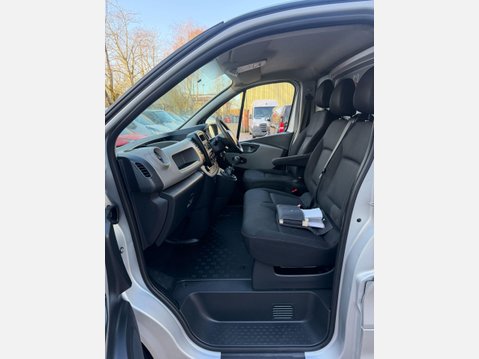Renault Trafic 1.6 dCi 27 Business Panel Van 5dr Diesel Manual SWB Standard Roof Euro 6 (9 38