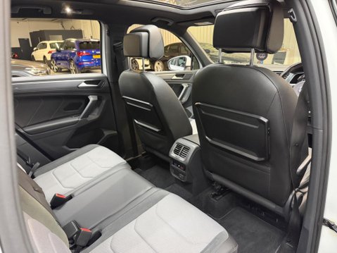 Volkswagen Tiguan 2.0 TDI BlueMotion Tech R-Line Euro 6 (s/s) 5dr 42