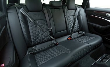 Audi RS6 Avant Carbon Black 13