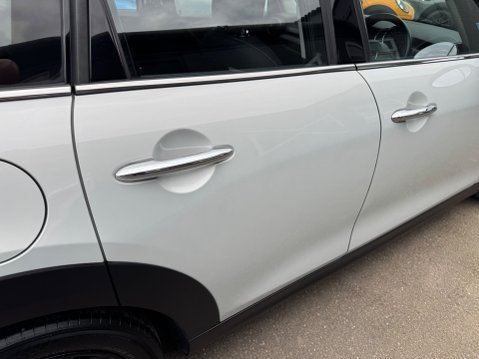 Mini Hatch COOPER 11