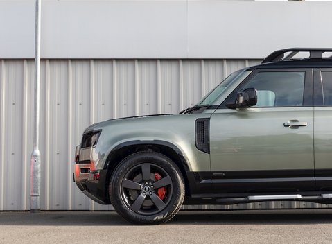 Land Rover Defender 110 X P400 28