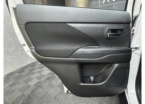 Mitsubishi Outlander 2.2 DI-D 3 SUV 5dr Diesel Manual 4WD Euro 6 (s/s) (147 ps) 40