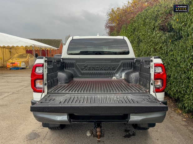 Toyota Hilux Invincible X | AUTO | D-4D | Camera | Nav | 2.8 LT | No VAT| 9