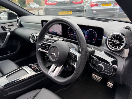Mercedes-Benz A Class AMG A 35 4MATIC PREMIUM PLUS MHEV 34