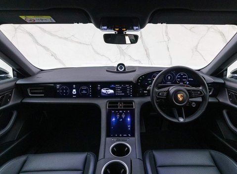 Porsche Taycan 4 CROSS TURISMO 13