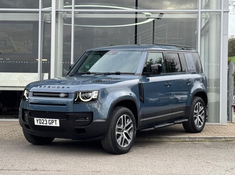 Land Rover Defender SE MHEV 4