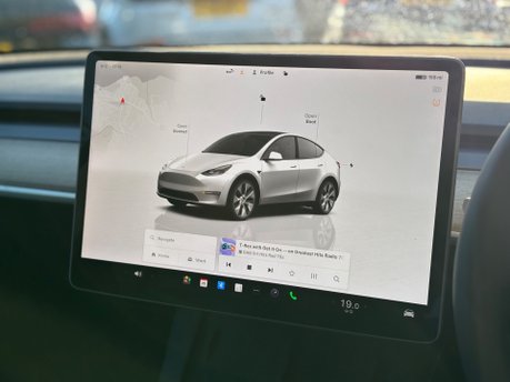 Tesla Model Y BASE 18