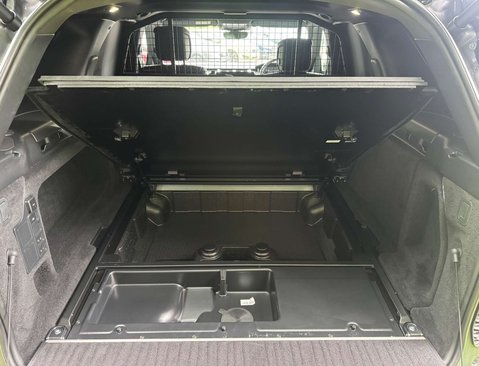 Land Rover Discovery 3.0 Discovery Dynamic HSE D MHEV Automatic 4WD 5dr 42