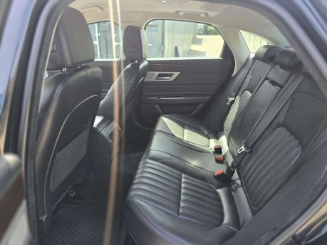 Jaguar XF 2.0d Portfolio Saloon 4dr Diesel Auto Euro 6 (s/s) (163 ps) 19