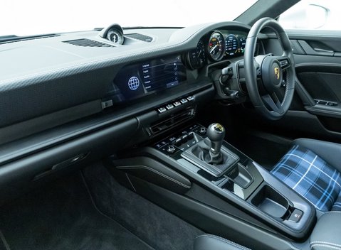 Porsche 911 GT3 Touring (992) 14