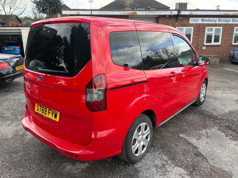 Ford Tourneo Courier ZETEC TDCI 7